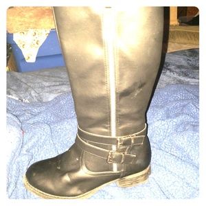 Boots size 9